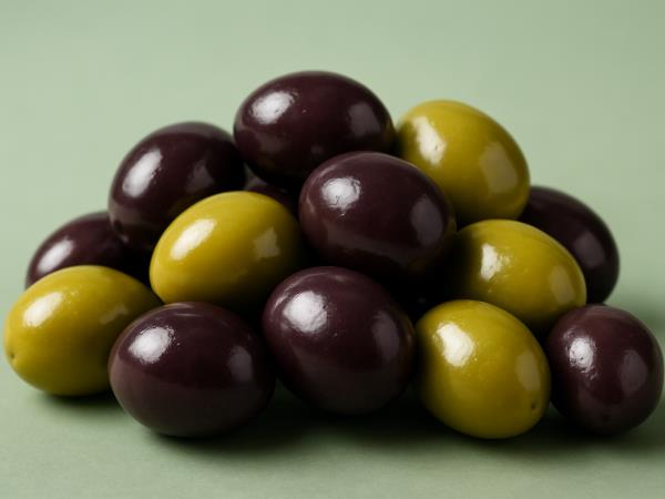 Zelene ali črne olive: katera barva zmaga? Odgovor vas bo presenetil
